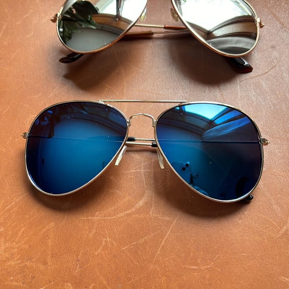 5 Pairs of NEW CHEAP SUNGLASSES - Picture 2 of 7